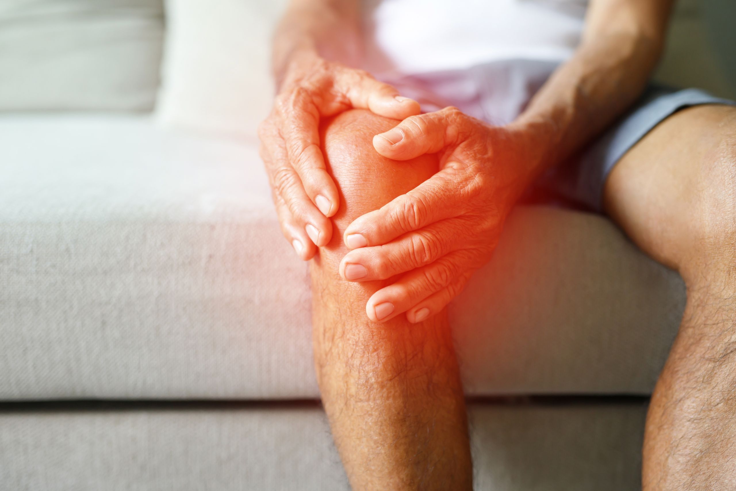 knee pain that needs relief through chiropractic treatment